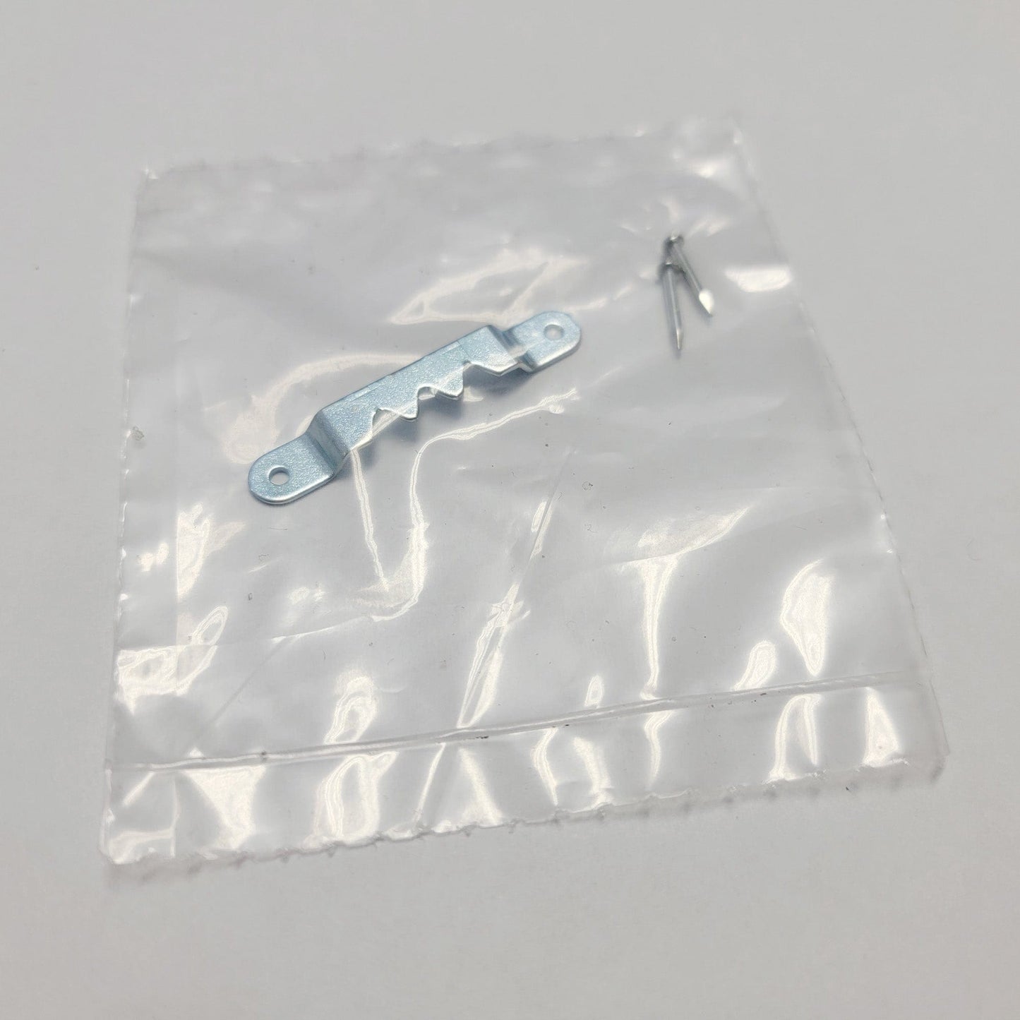 Frameware LLC Saw Tooth Hanger Poly Bag w/ nails | PB447 ST2800 | Short Saw Tooth Hanger | Nails